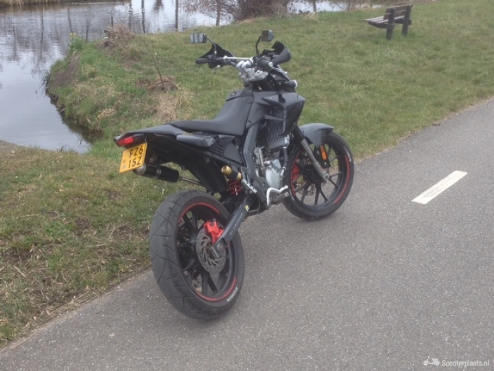 Derbi Senda DRD Racing zwart